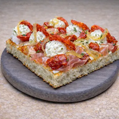 Speck, Philadelphia, Salamino, Pomodori e Cipolla Caramellata